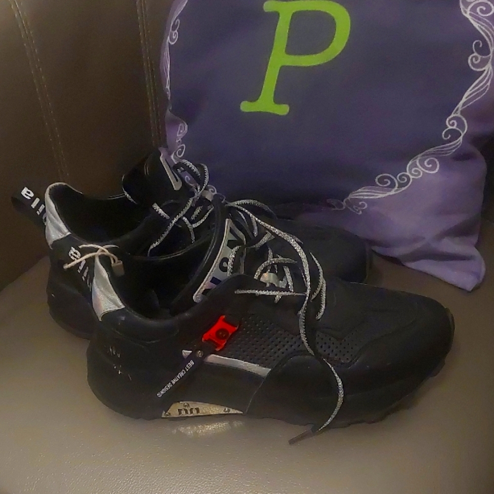Black Athletic Sneakers with Silver Accents